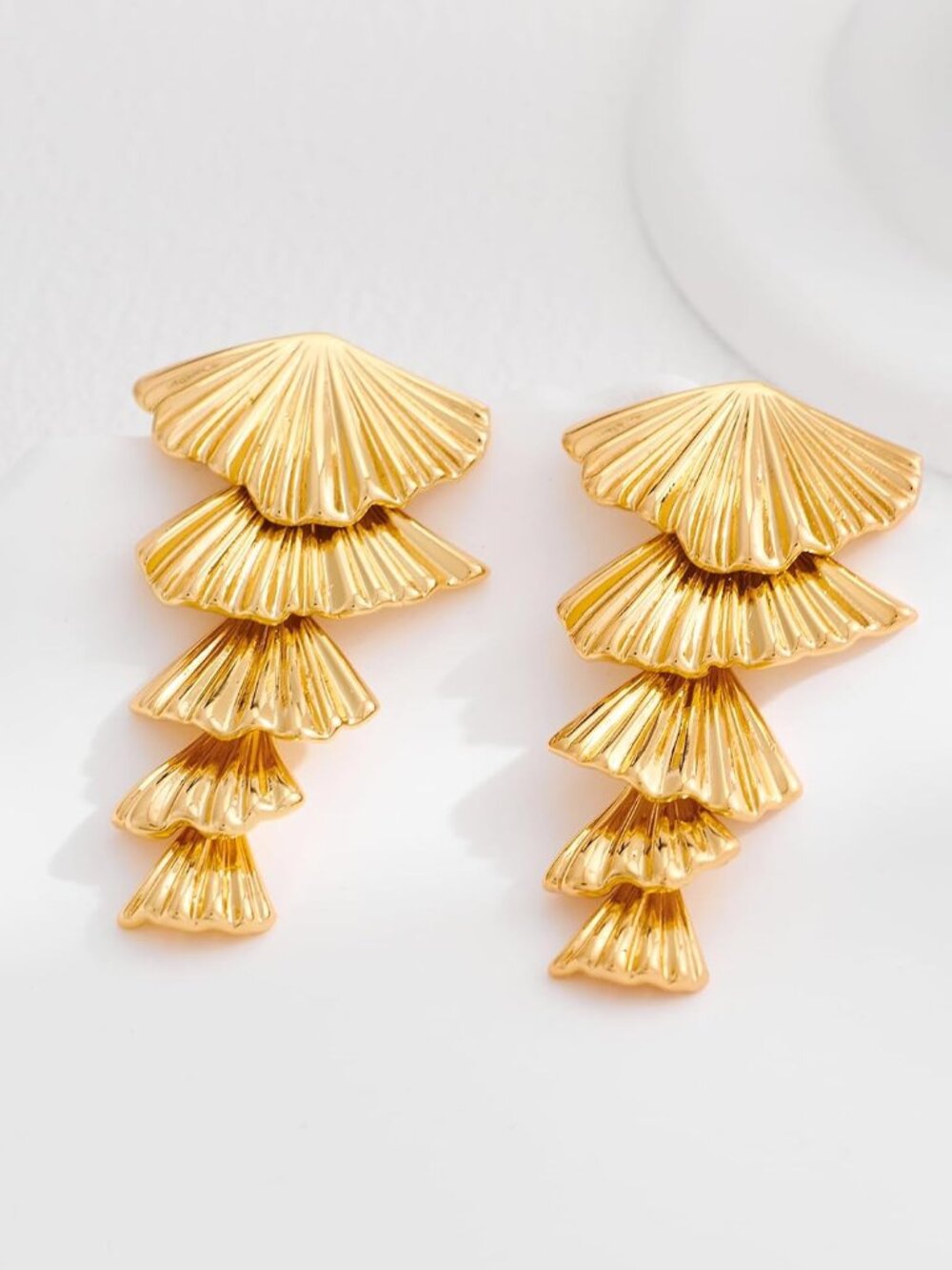 Gold Shell Drop Earrings for Women Seashell Dangle Earrings Ocean Beach Earrings - Picture 4 of 5